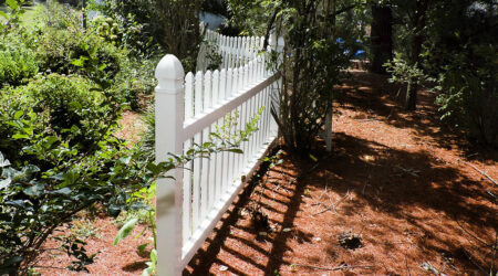 8 factors to consider before choosing a new garden fence