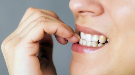 10 Unhealthy Habits That Damage the Teeth