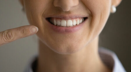 Easy remedies to whiten teeth at home