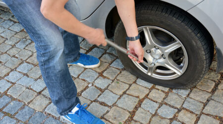 9 mistakes to avoid when dealing with a flat tire